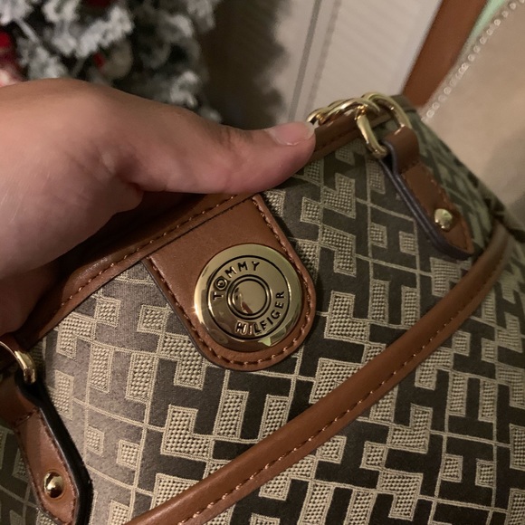 NWT Tommy Hilfiger Bag - Picture 2 of 6